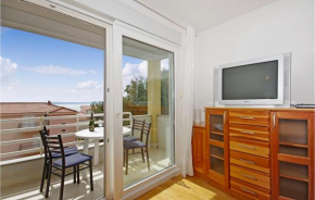 Stunning apartment in Makarska with WiFi and 2 Bedrooms